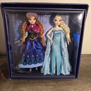 Frozen Anna and Elsa Dolls Collectors Set New In Box
